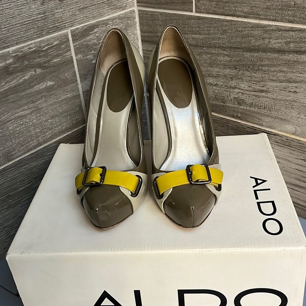 EUC taupe/yellow accent pump Aldo size 7.5